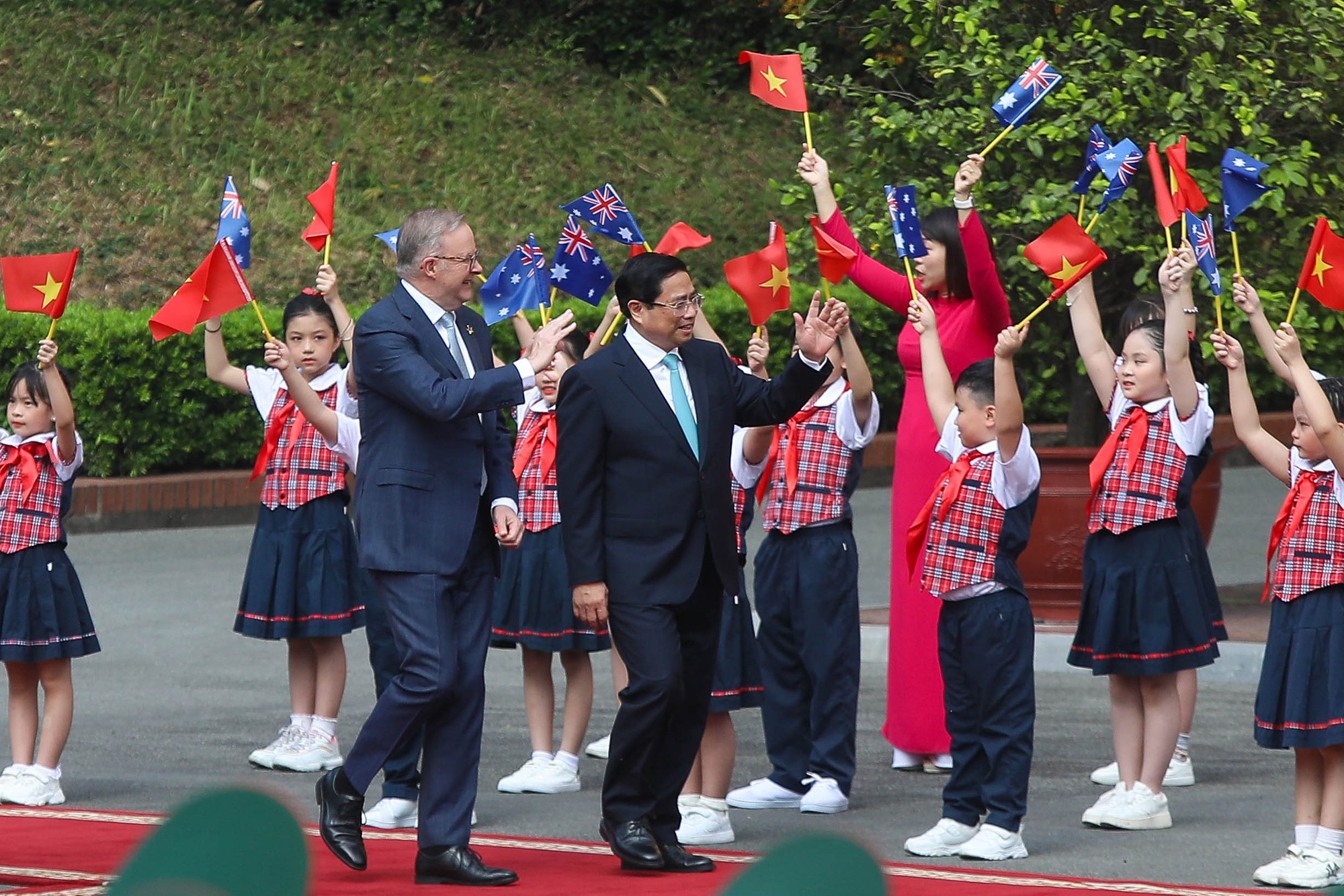 Thủ tướng Phạm Minh Chính chủ trì lễ đón Thủ tướng Úc Anthony Albanese - Ảnh 3.