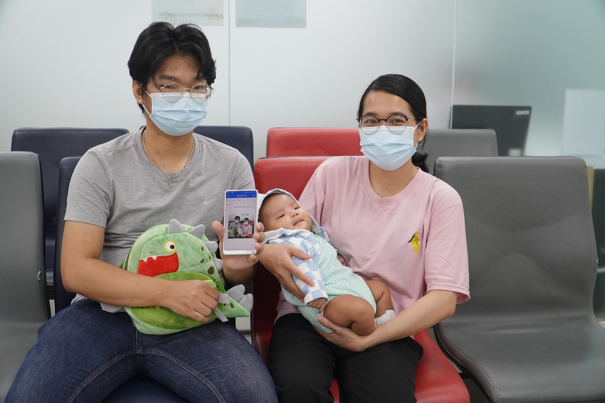 រកមើល និងកក់វ៉ាក់សាំងគ្រប់ពេលវេលា គ្រប់ទីកន្លែងជាមួយ Mobile App VNVC - រូបថត 2 ។ Tra cứu, đặt vắc xin mọi lúc mọi nơi với Mobile App VNVC - Ảnh 2.