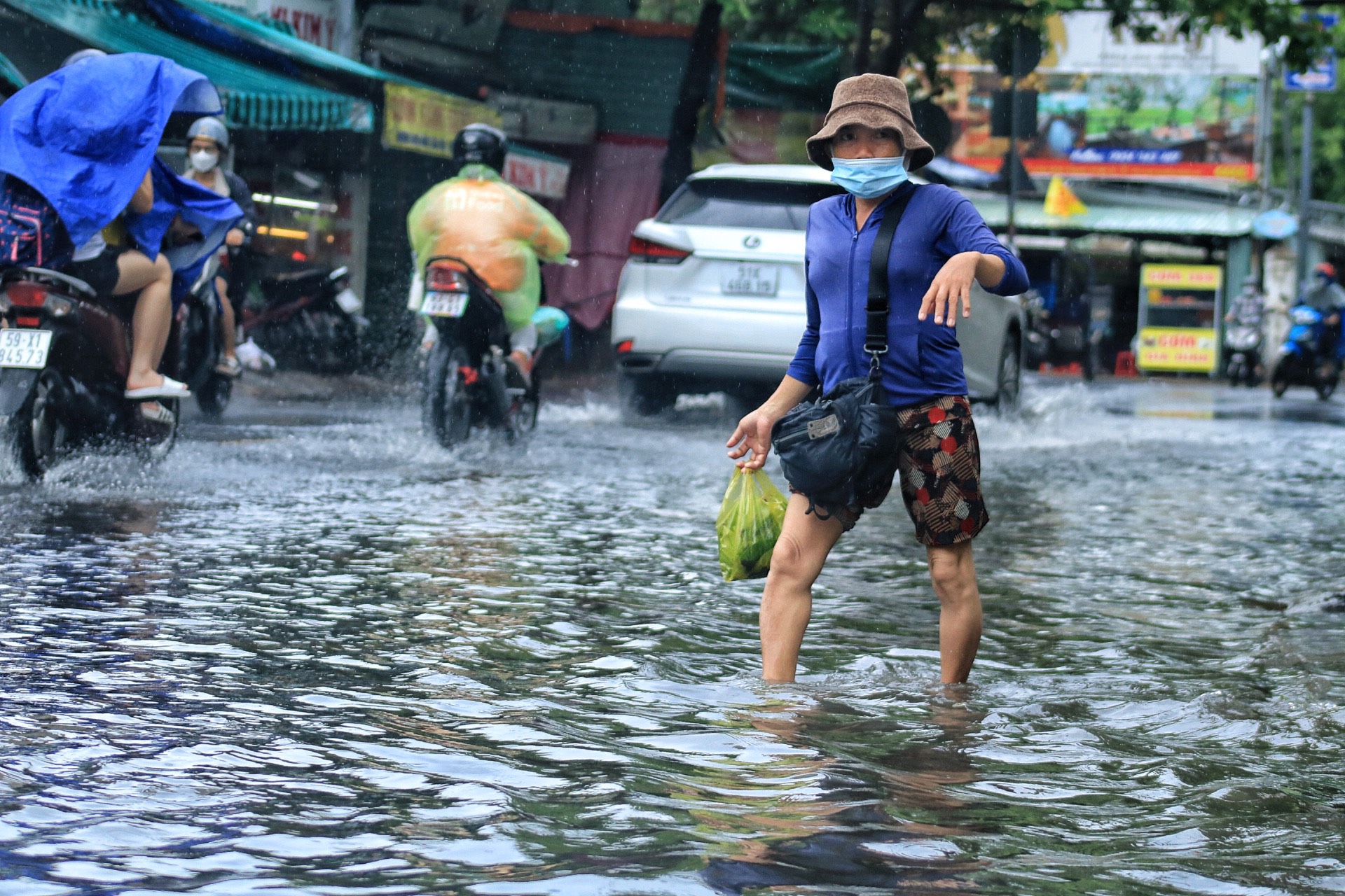 TP.HCM dự báo có mưa diện rộng trong 5 ngày, người dân cần lưu ý điều này - Ảnh 3.