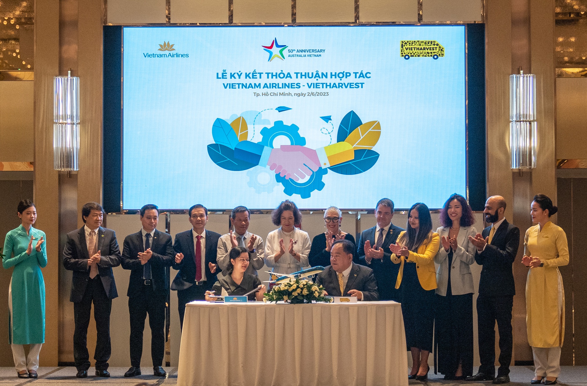 Vietnam Airlines hợp tác cùng VietHarvest quyên góp suất ăn hàng không  - Ảnh 1. Vietnam Airlines hợp tác cùng VietHarvest quyên góp suất ăn hàng không  - Ảnh 1.