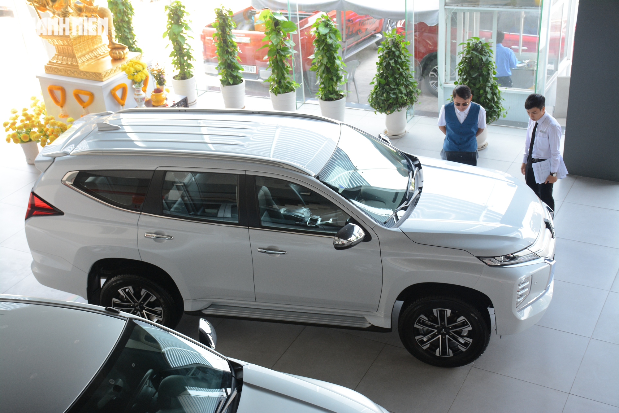 Xả hàng tồn kho, xe SUV 7 chỗ tại Việt Nam giảm giá cả trăm triệu đồng - Ảnh 2.