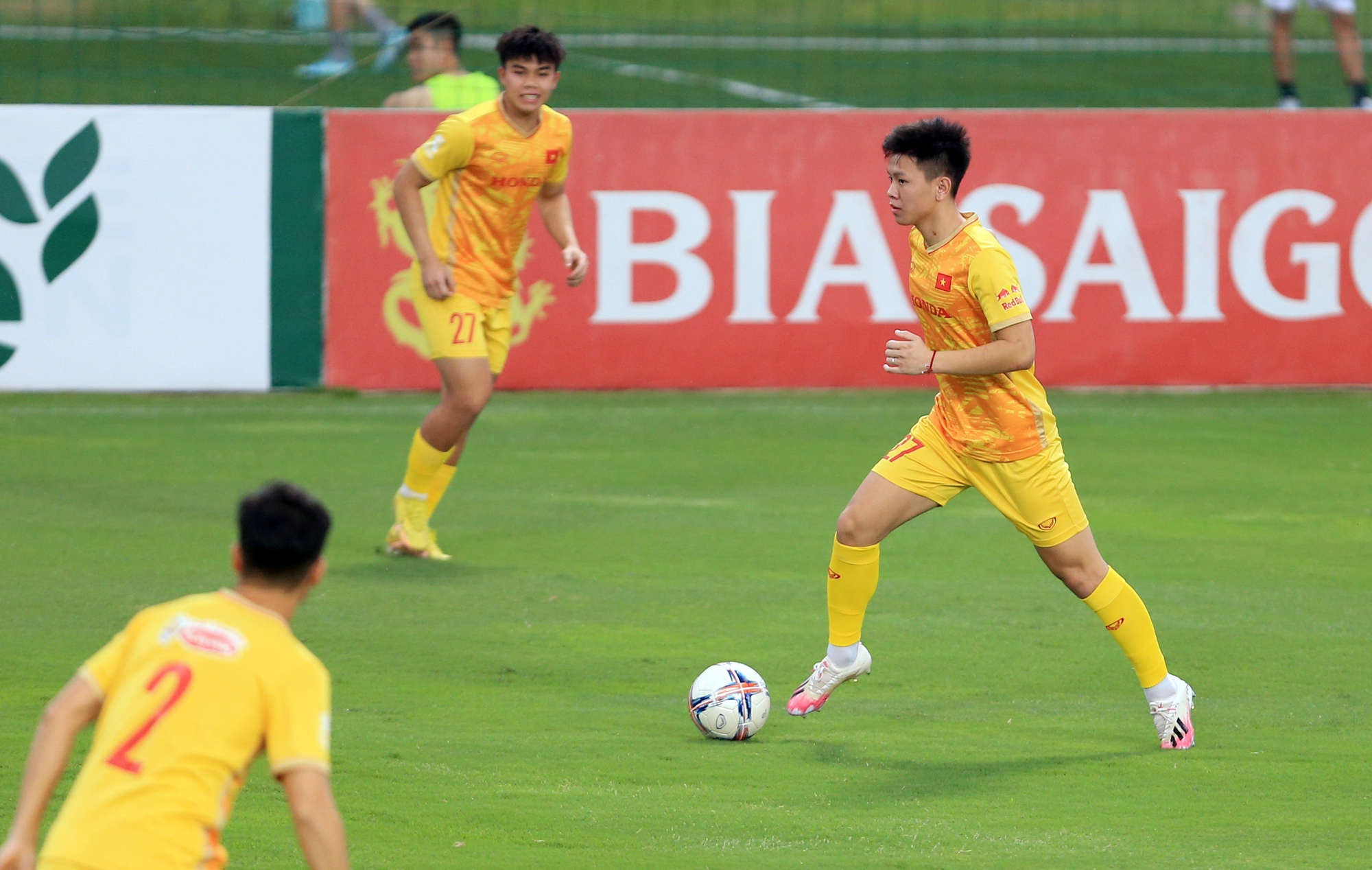 Đội tuyển Việt Nam tập cùng sân với U.23, làm quen triết lý của HLV Troussier - Ảnh 15.