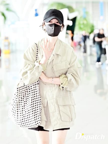 Outfit của Song Hye Kyo chi tiền tỷ, Diệc Phi lên đồ hiệu xóa mác xuề xòa - Ảnh 4.