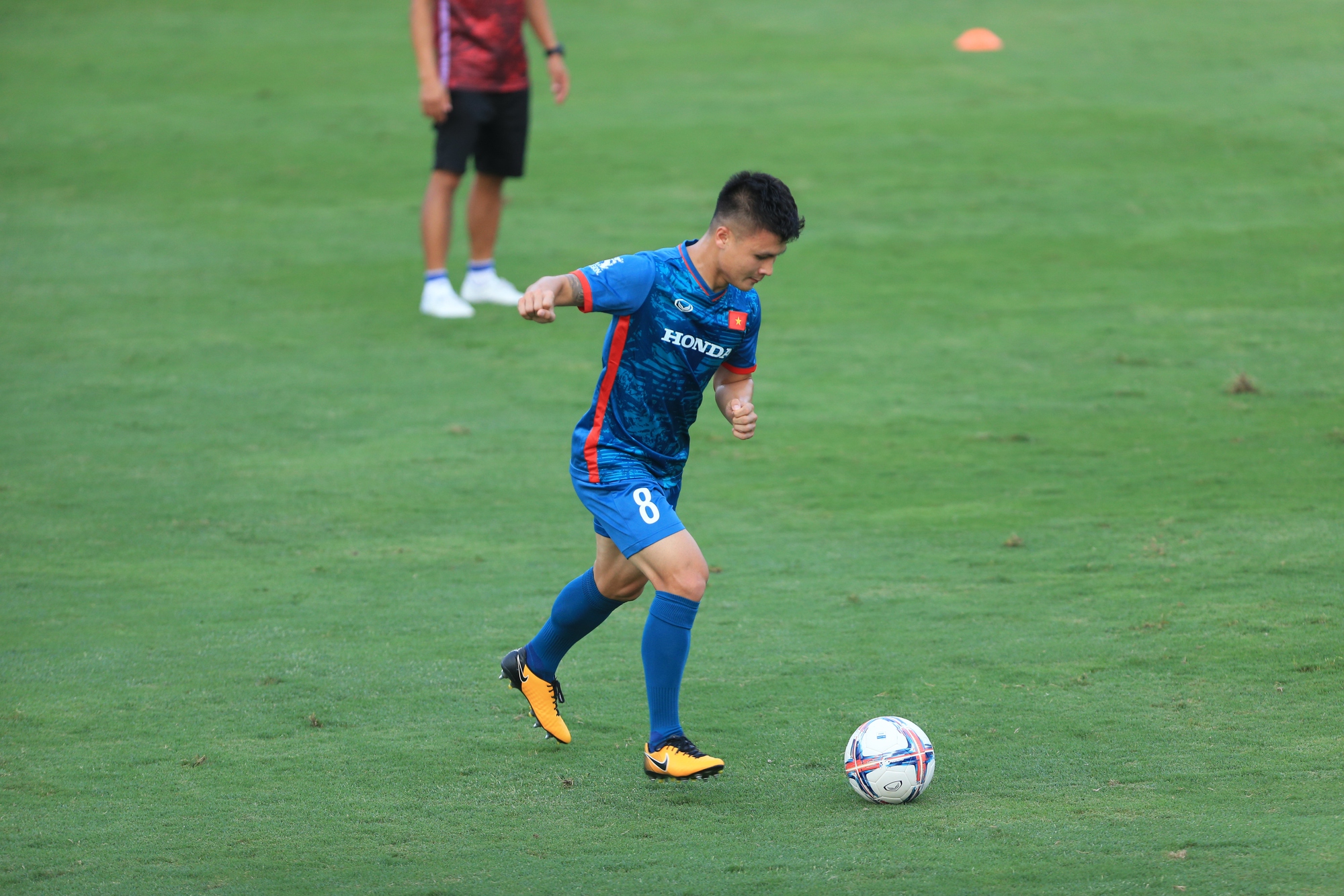 Quang Hải bắt nhịp nhanh trong ngày trở lại đội tuyển Việt Nam - Ảnh 3.