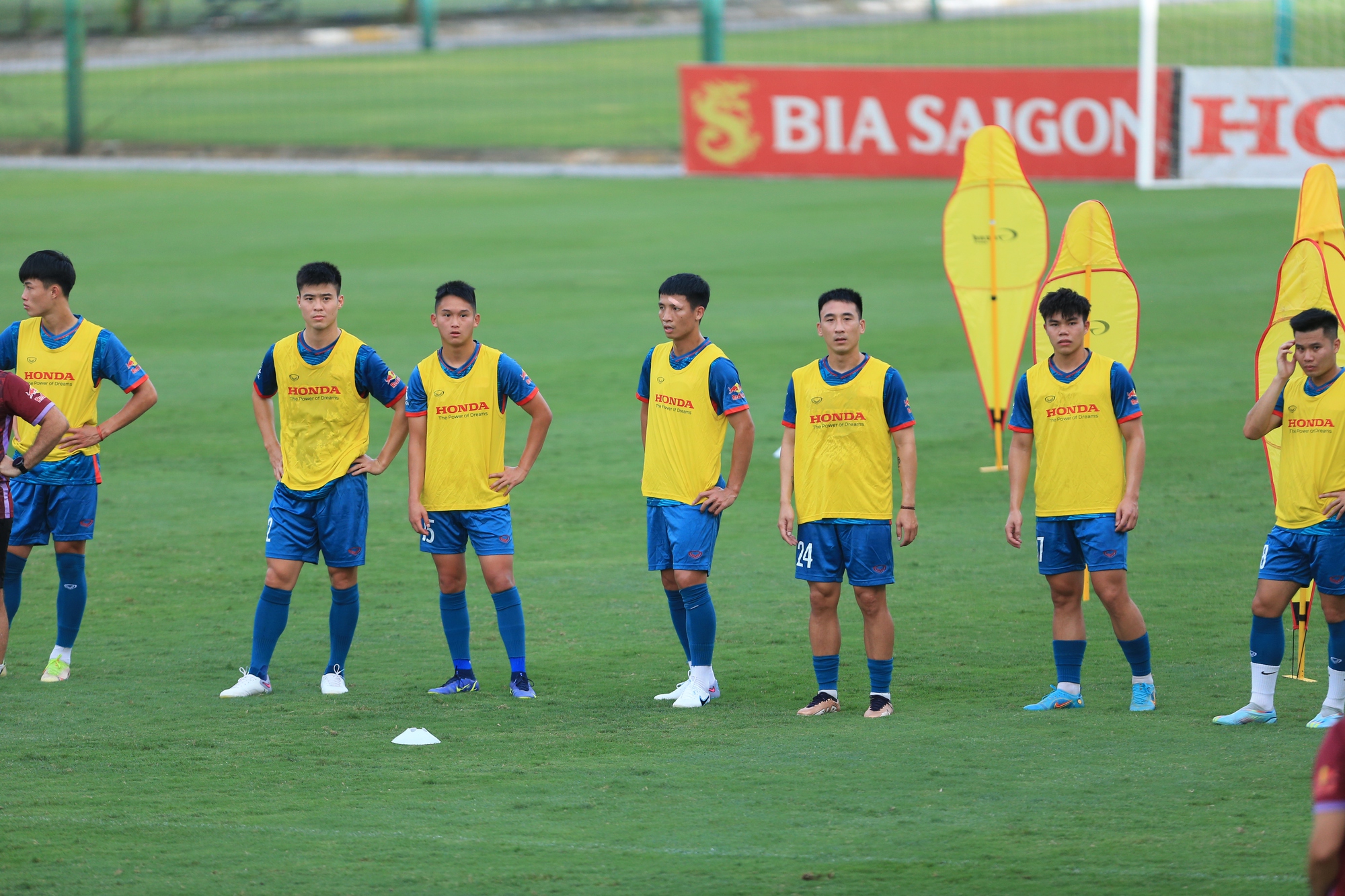 Quang Hải bắt nhịp nhanh trong ngày trở lại đội tuyển Việt Nam - Ảnh 11.