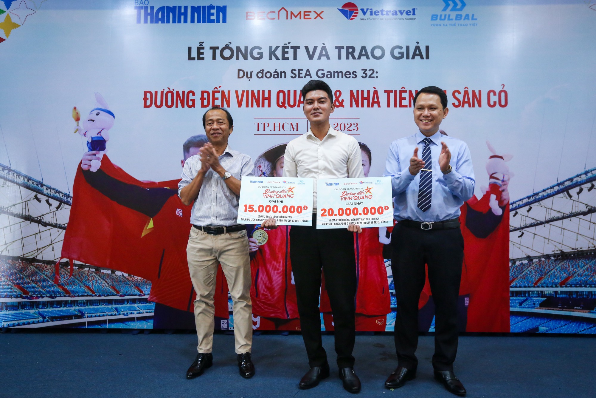 Hàng chục 'nhà tiên tri' SEA Games 32 hào hứng nhận giải từ Báo Thanh Niên - Ảnh 4.