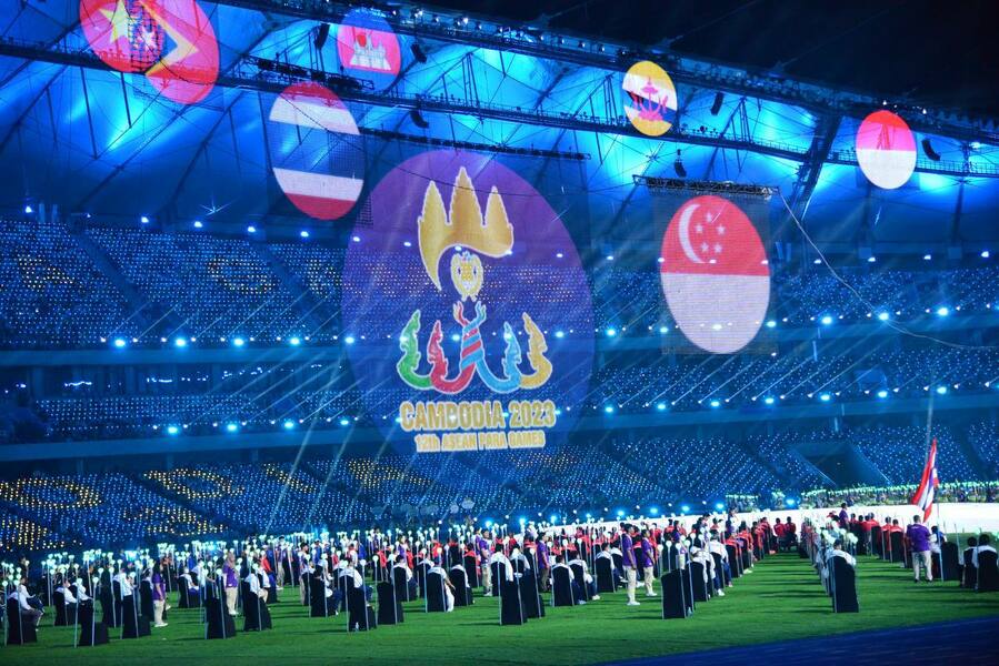 Lễ bế mạc ASEAN Para Games 12: Lung linh và đầy cảm xúc - Ảnh 2.