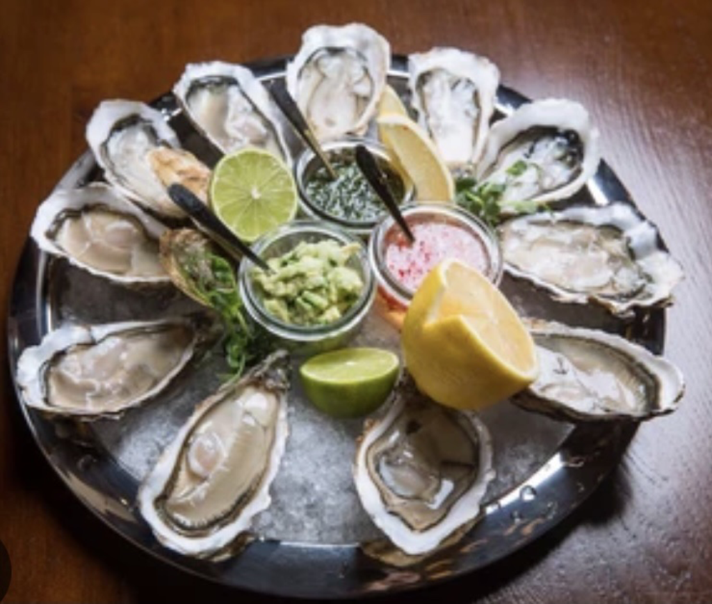 Experts show how to eat oysters safely