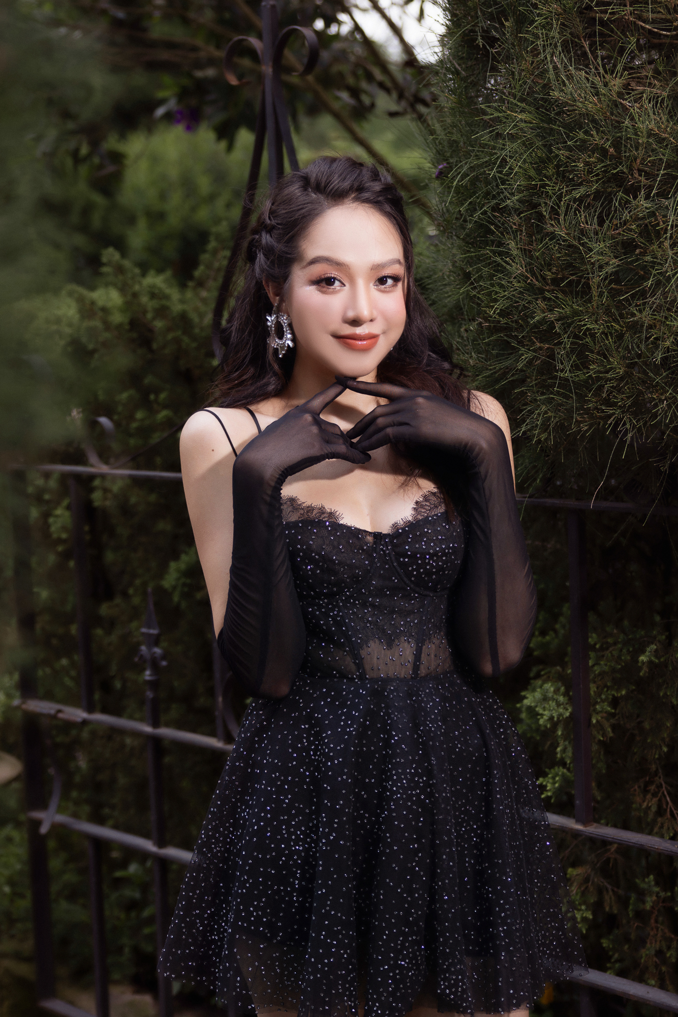 Sắc vóc quyến rũ của Hoa hậu Thanh Thủy ở tuổi 21 - Ảnh 1.