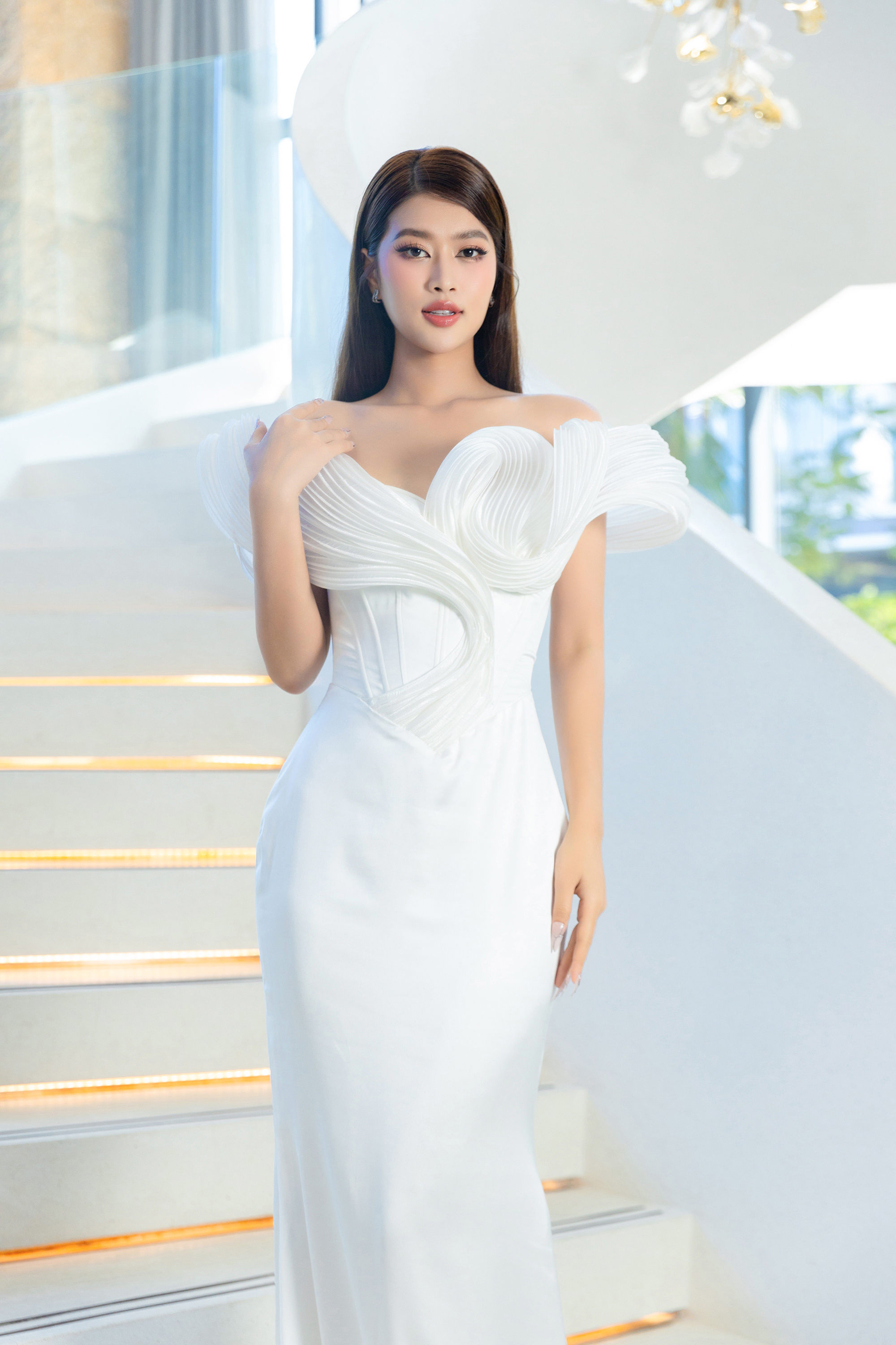 Á hậu Kiều Loan khoe lưng trần đọ sắc với Hoa hậu Mai Phương, Thiên Ân - Ảnh 8.