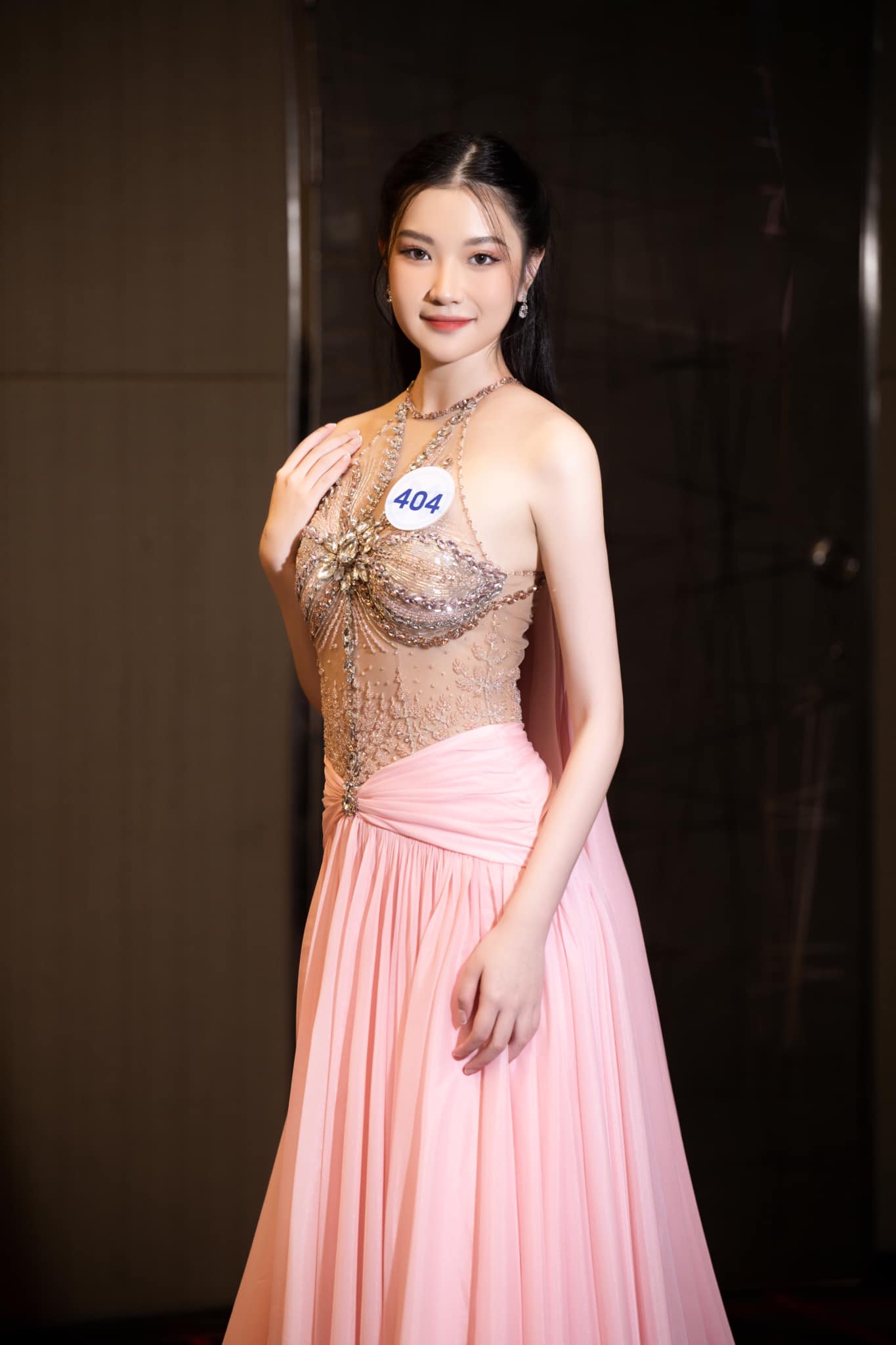 Loạt người đẹp có vòng eo 'con kiến' của Hoa hậu Thế giới Việt Nam 2023 - Ảnh 4.