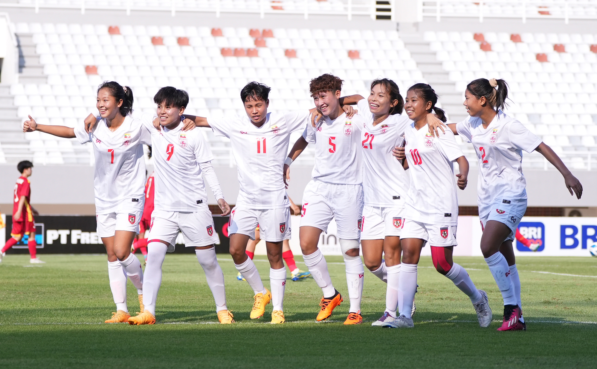 Thắng nghẹt thở Myanmar, U.19 nữ Việt Nam vào chung kết giải Đông Nam Á - Ảnh 1.