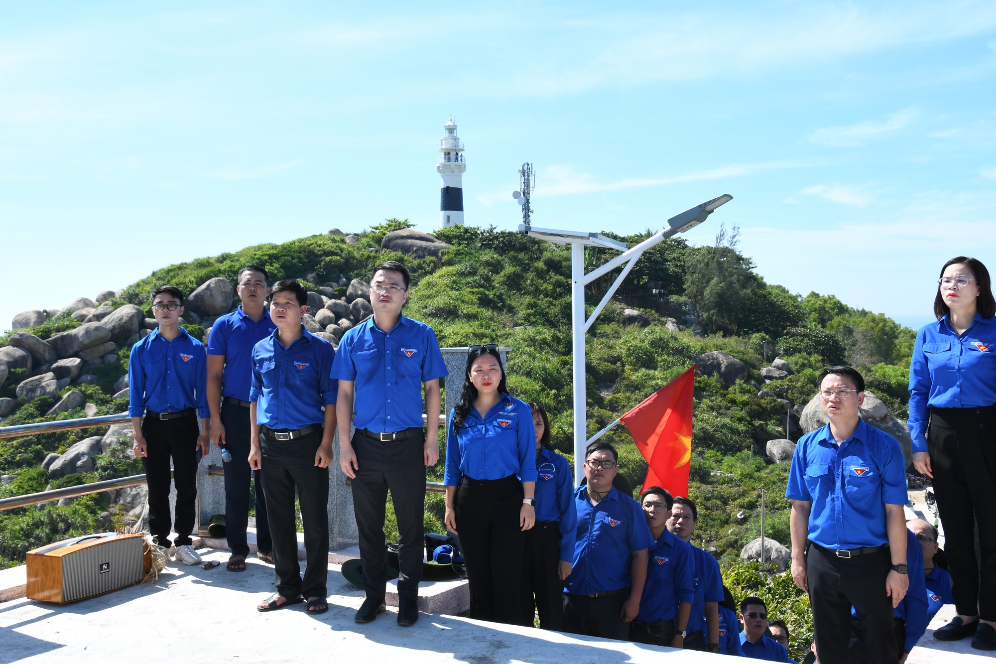 Chiến dịch tình nguyện Kỳ nghỉ hồng ra Đảo Thanh niên Cù Lao Xanh - Ảnh 5.