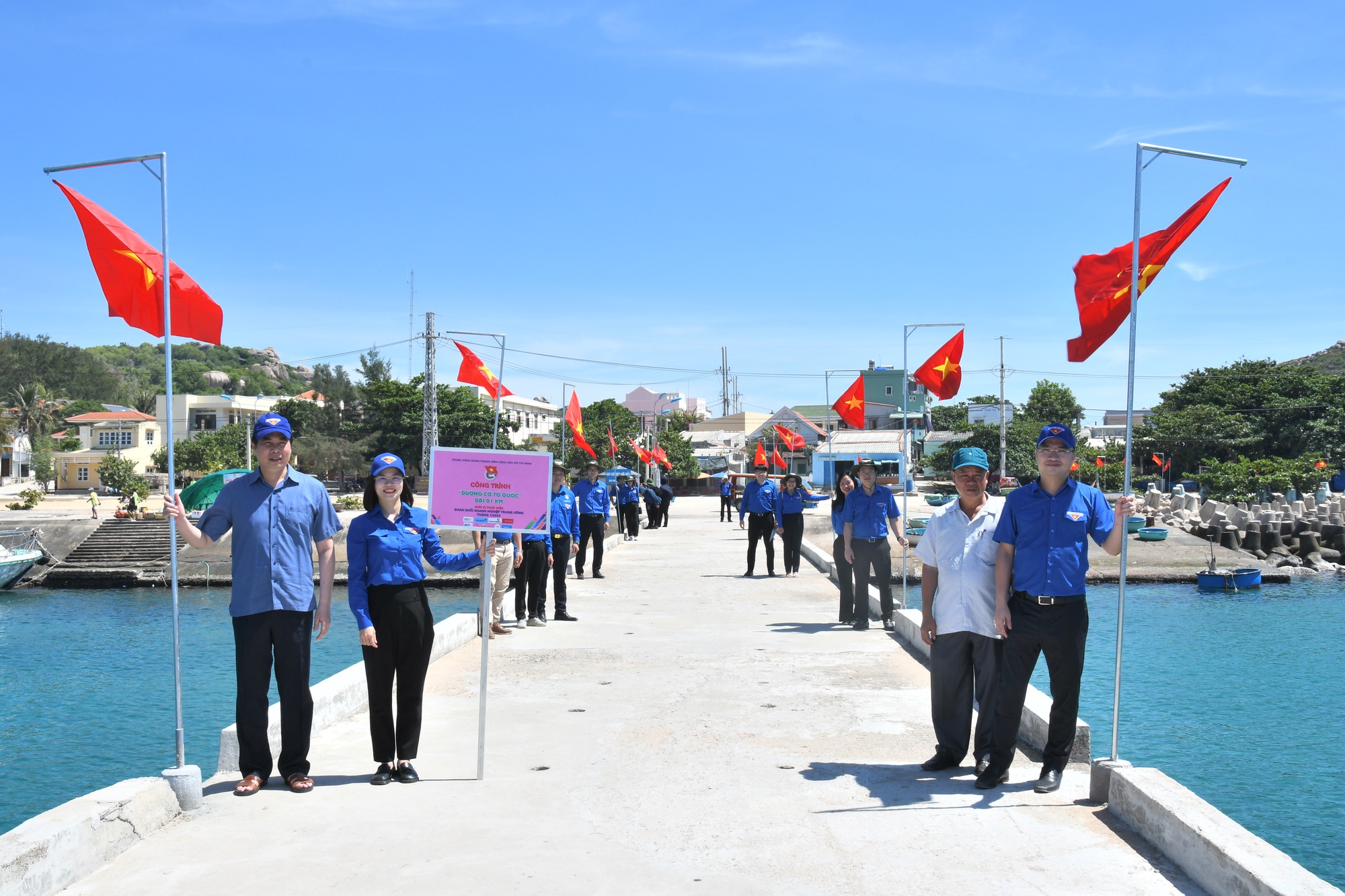 Chiến dịch tình nguyện Kỳ nghỉ hồng ra Đảo Thanh niên Cù Lao Xanh - Ảnh 4.