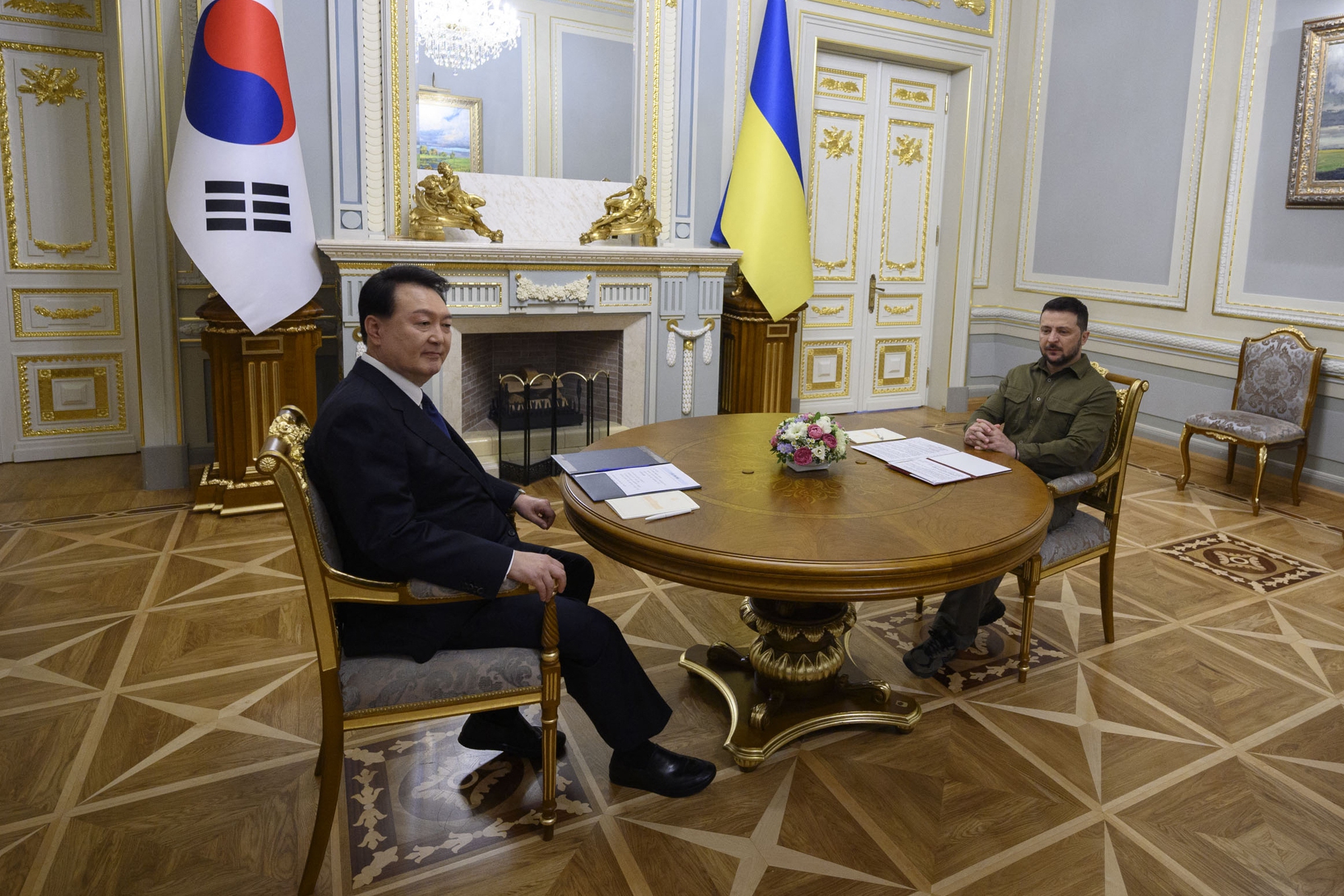 Chùm ảnh: Tổng thống Hàn Quốc và phu nhân thăm Ukraine - Ảnh 7.