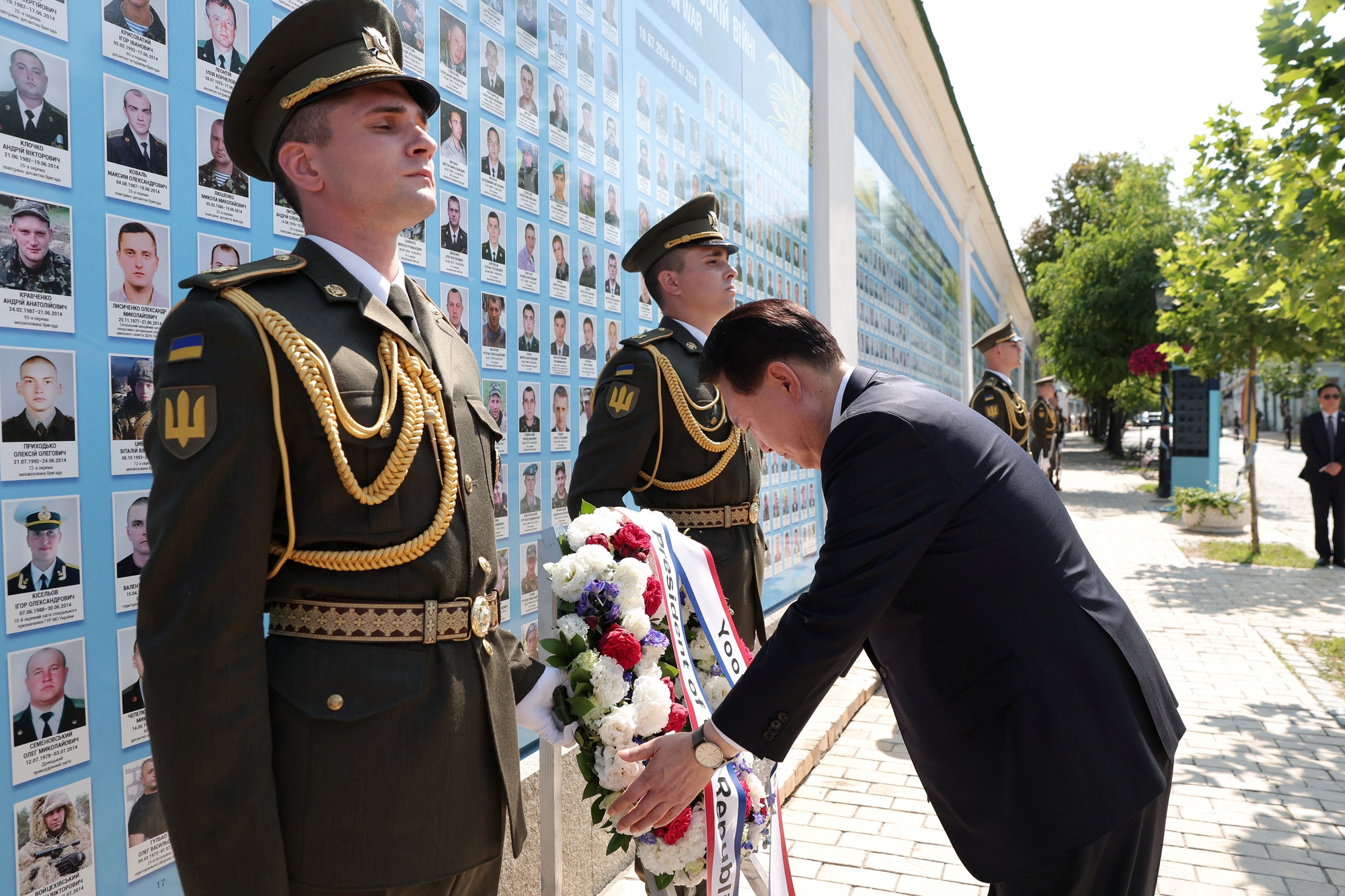 Chùm ảnh: Tổng thống Hàn Quốc và phu nhân thăm Ukraine - Ảnh 10.