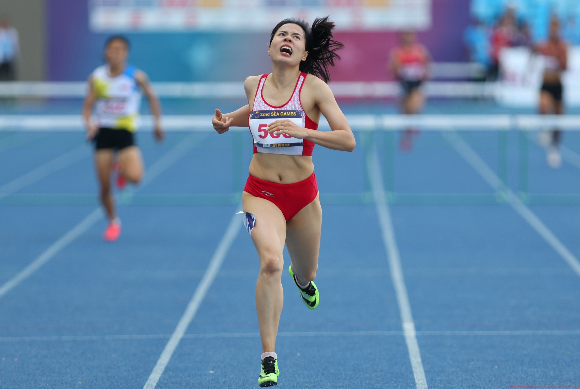 Nguyen Thi Huyen liep onder haar niveau en eindigde als 5e op de 400 meter horden bij de Asian Athletics - Foto 1. Chạy dưới sức, Nguyễn Thị Huyền xếp hạng 5 nội dung 400m rào điền kinh châu Á - Ảnh 1.
