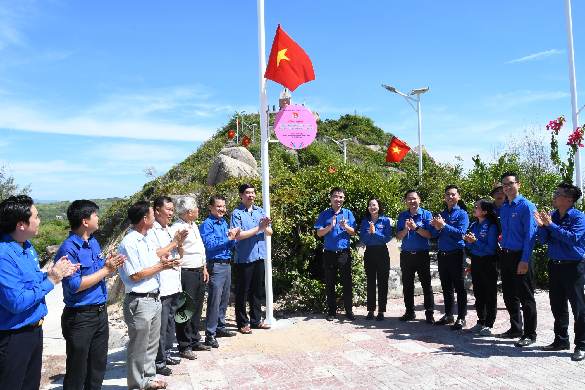 Chiến dịch tình nguyện Kỳ nghỉ hồng ra Đảo Thanh niên Cù Lao Xanh - Ảnh 11.