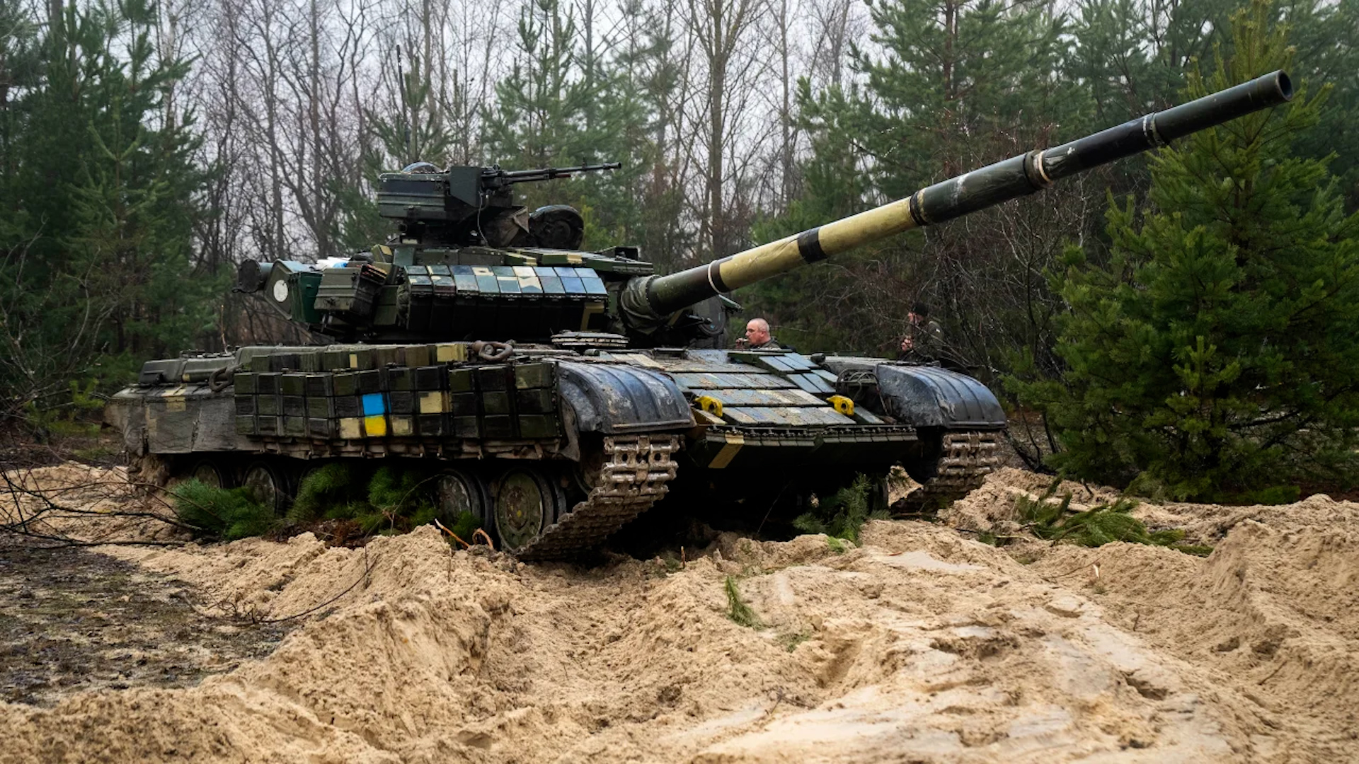 Liệu Ukraine có đang vượt qua Nga về số lượng xe tăng? - Ảnh 1.