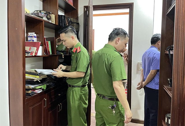 Cựu Bí thư tỉnh Lào Cai Nguyễn Văn Vịnh được doanh nghiệp ‘lại quả’ 5 tỉ đồng - Ảnh 2.