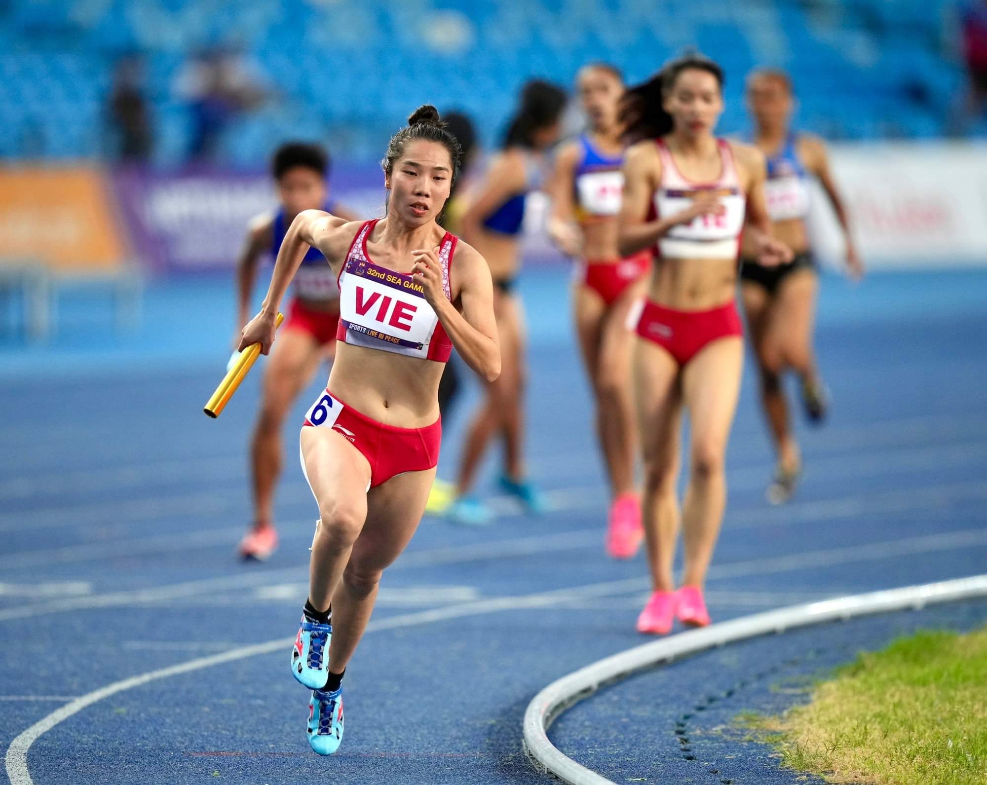 Nóng: Việt Nam xuất sắc đoạt HCV 4x400 m nữ giải điền kinh vô địch châu Á 2023 - Ảnh 4.