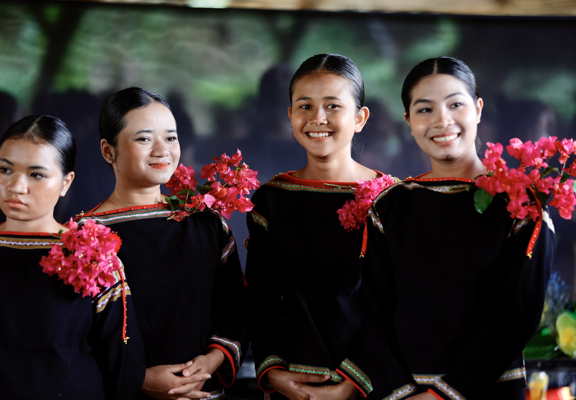 Gần 300 nghệ sĩ các dân tộc Việt diễn chương trình ‘Ban Mê ơi’ ở Đắk Lắk - Ảnh 9.