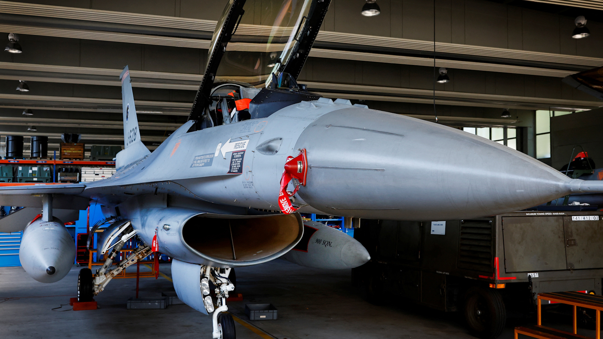 Châu Âu vẫn chờ Mỹ duyệt chương trình huấn luyện phi công F-16 cho Ukraine - Ảnh 1.