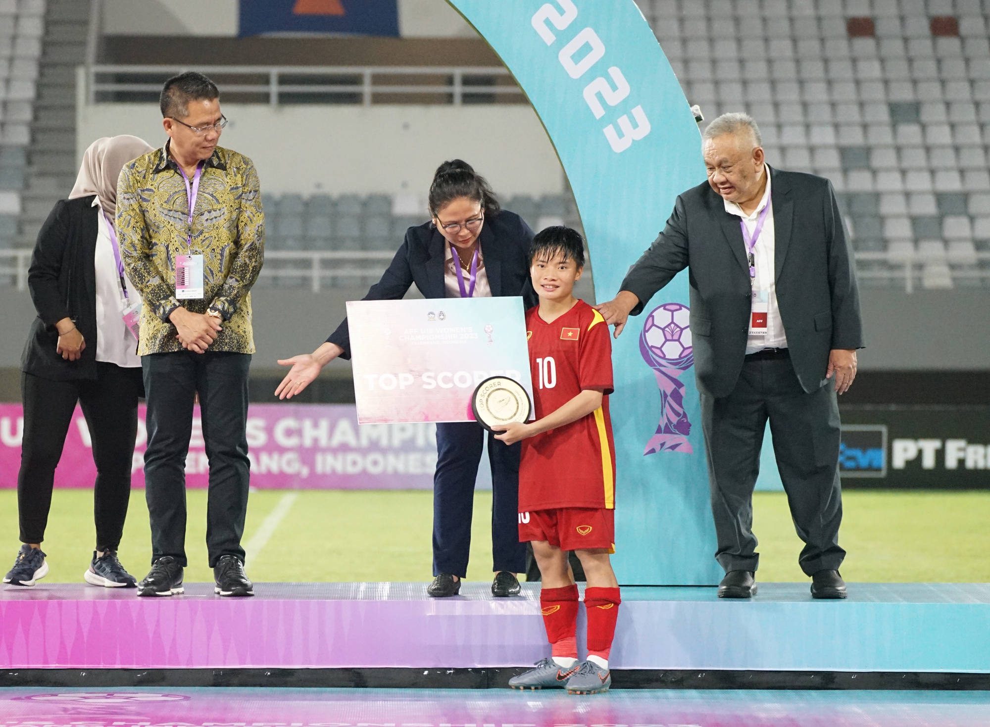 2 cầu thủ nữ U.19 Việt Nam giành giải xuất sắc nhất Đông Nam Á - Ảnh 3.