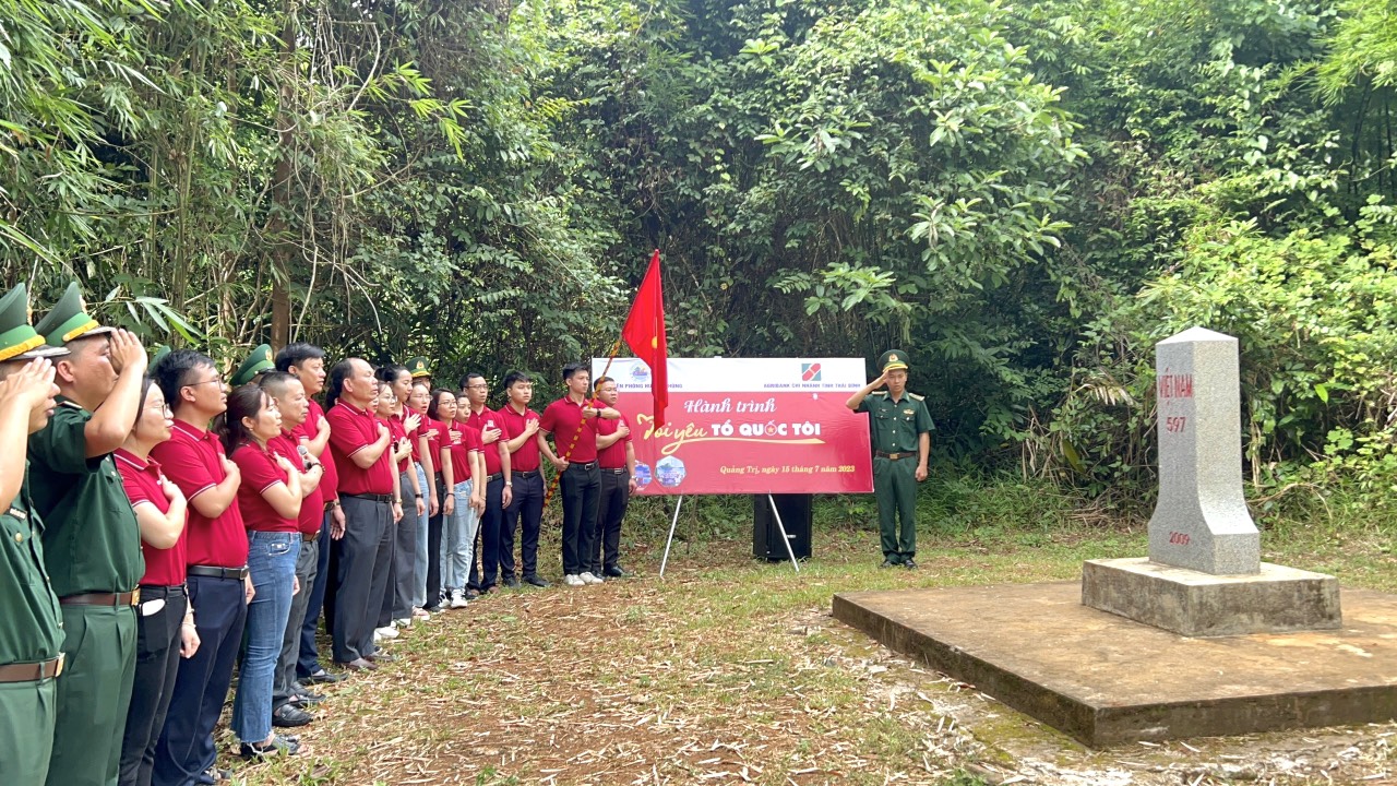 Bộ đội biên phòng Quảng Trị tổ chức chương trình 'Hành trình tôi yêu Tổ quốc tôi' - Ảnh 1.