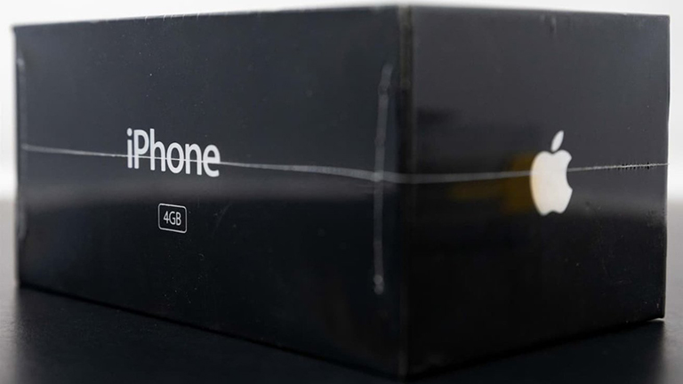iPhone nguyên bản được bán với giá kỷ lục - Ảnh 1. iPhone nguyên bản được bán với giá kỷ lục - Ảnh 1.