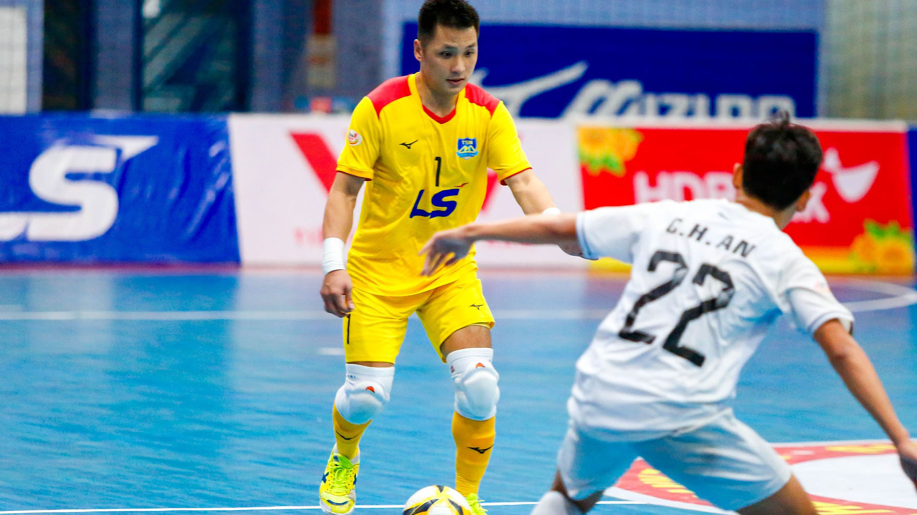 Thủ môn Hồ Văn Ý chơi ổn định trong màu áo CLB Thái Sơn Nam