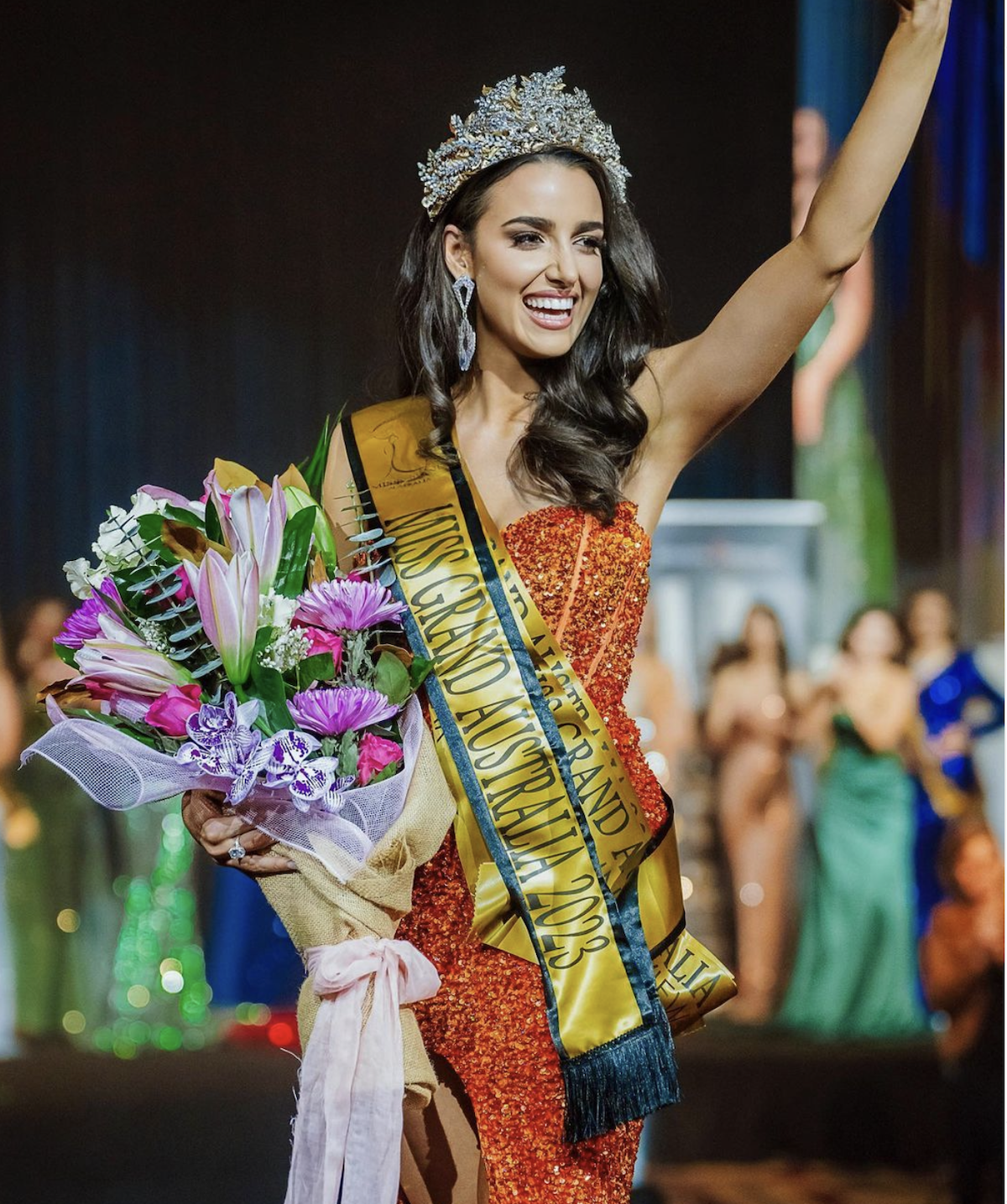 Nhan sắc của Miss Grand Australia 2023 vừa đăng quang với trang phục nhà thiết kế Việt - Ảnh 1.
