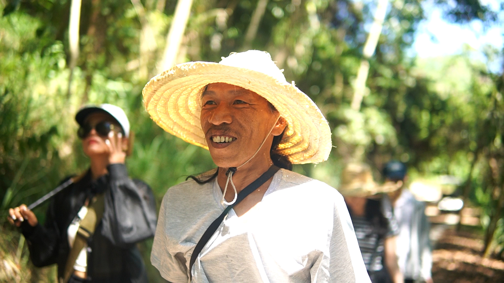 Băng rừng, lội suối, đắm mình vào thiên nhiên ở Làng Nhỏ - Hồ Láng Nhớt - Ảnh 1.