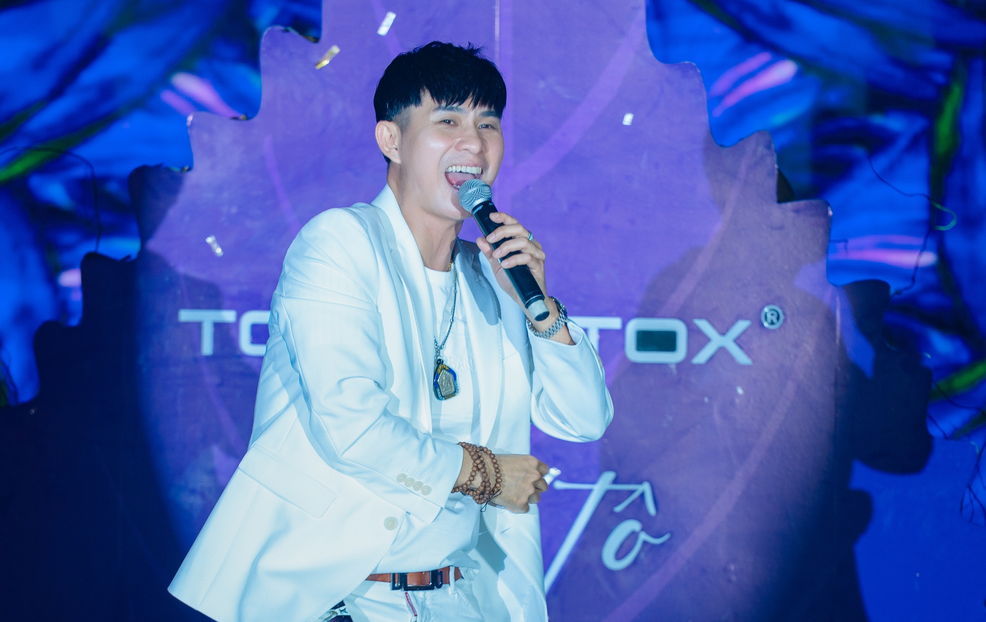 Hà Trí Quang - Thanh Đoàn đến chúc mừng Lâm Khánh Chi lên chức bà chủ - Ảnh 9. Hà Trí Quang - Thanh Đoàn đến chúc mừng Lâm Khánh Chi lên chức bà chủ - Ảnh 9.