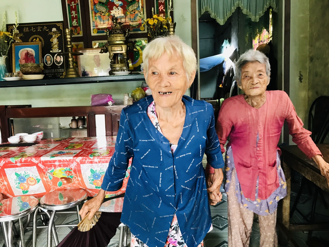 Cụ Già 72 Tuổi: Tấm Gương Hiếu Thảo và Nghị Lực Phi Thường