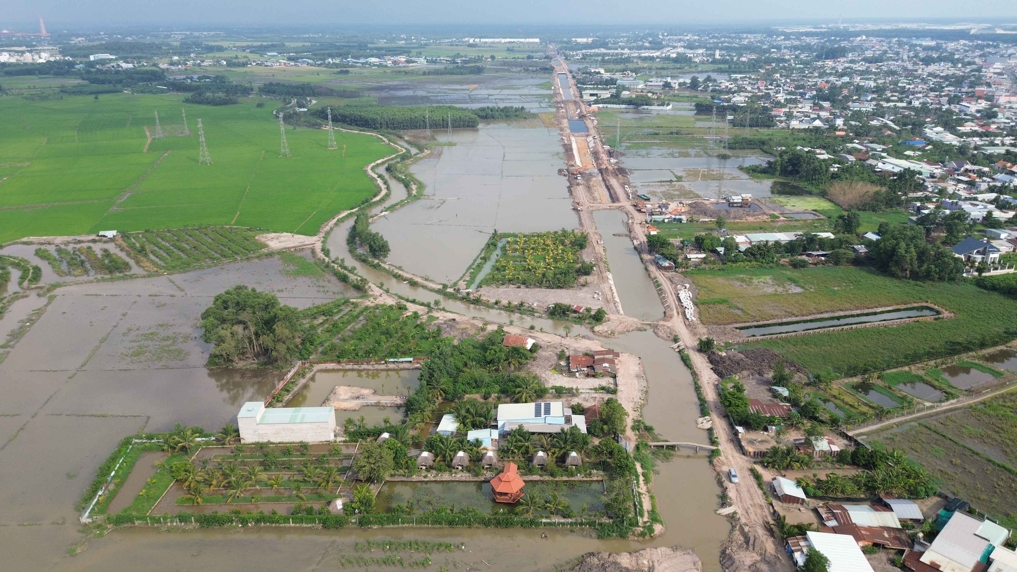 Người dân 'tố' dự án cải tạo kênh làm ngập, cả 100 mẫu ruộng phải bỏ hoang - Ảnh 7.