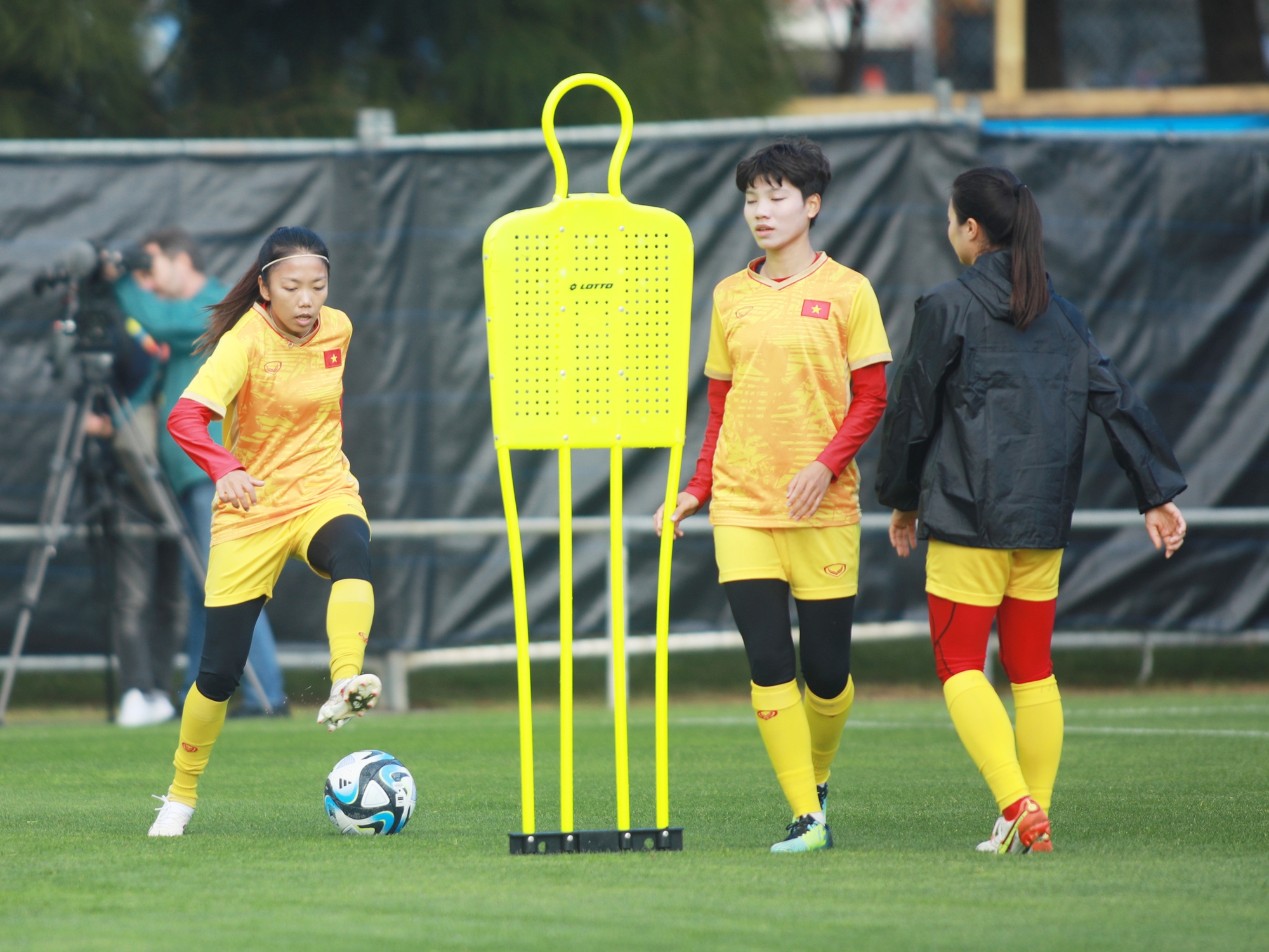 Tại sao đội tuyển nữ Việt Nam phải giảm cường độ tập luyện? - Ảnh 4.