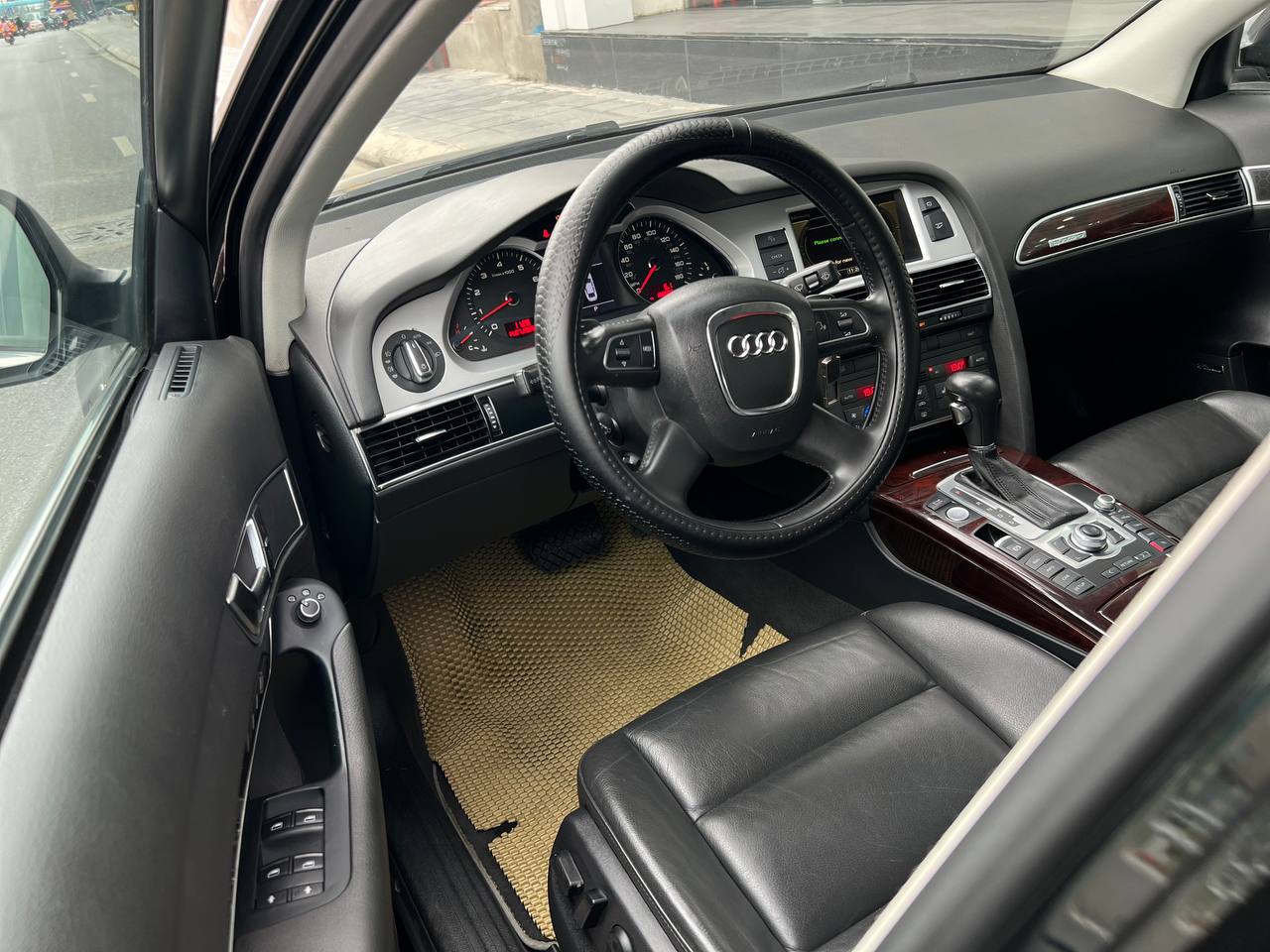 Audi A6 giá ngang Toyota Wigo sau 13 năm sử dụng - Ảnh 3. Audi A6 giá ngang Toyota Wigo sau 13 năm sử dụng - Ảnh 3.