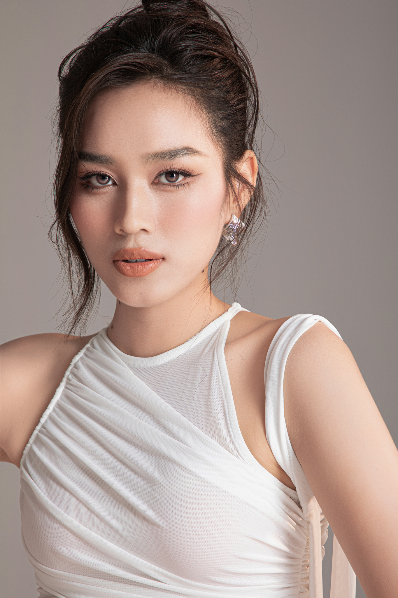 Đỗ Thị Hà khoe nhan sắc ngọt ngào, quyến rũ ở tuổi 22 - Ảnh 5. Đỗ Thị Hà khoe nhan sắc ngọt ngào, quyến rũ ở tuổi 22 - Ảnh 5.