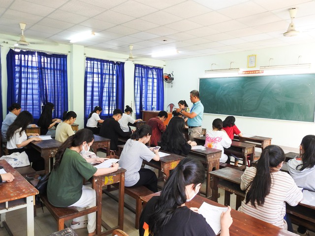 Đà Nẵng chi hơn 400 tỉ đồng miễn toàn bộ học phí cho học sinh các cấp - Ảnh 1.
