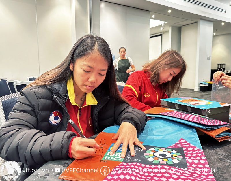 Chữ ký Huỳnh Như xuất hiện trên cờ góc của World Cup nữ 2023 - Ảnh 3.