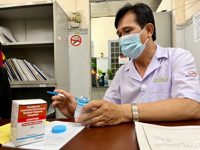 Cảnh báo lây nhiễm HIV ở người trẻ: dùng thuốc ARV càng sớm càng tốt - Ảnh 1.