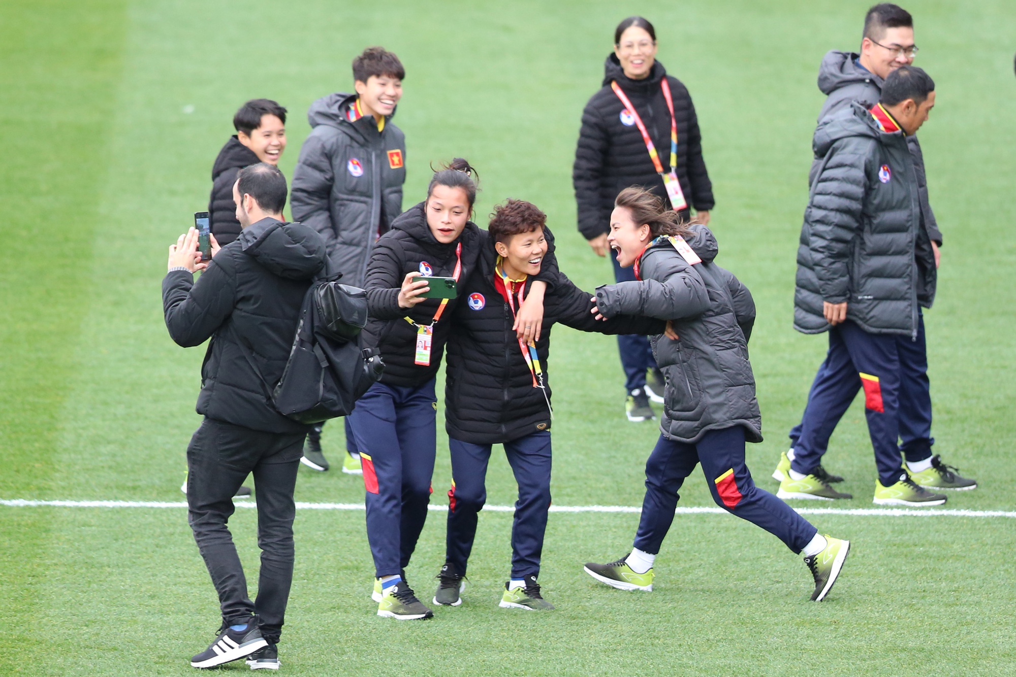 Đội tuyển nữ Việt Nam tham quan sân đá trận ra quân World Cup 2023  - Ảnh 5.