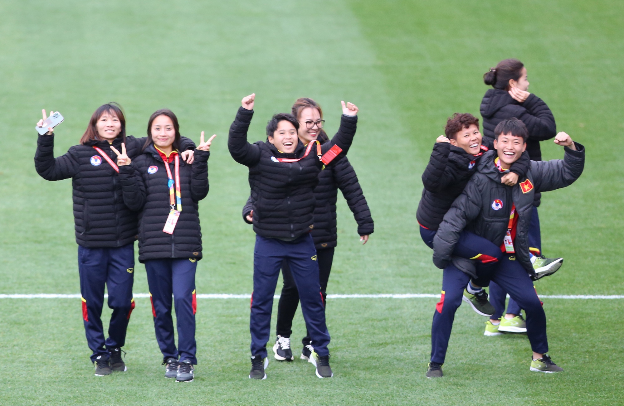 Đội tuyển nữ Việt Nam tham quan sân đá trận ra quân World Cup 2023  - Ảnh 12.