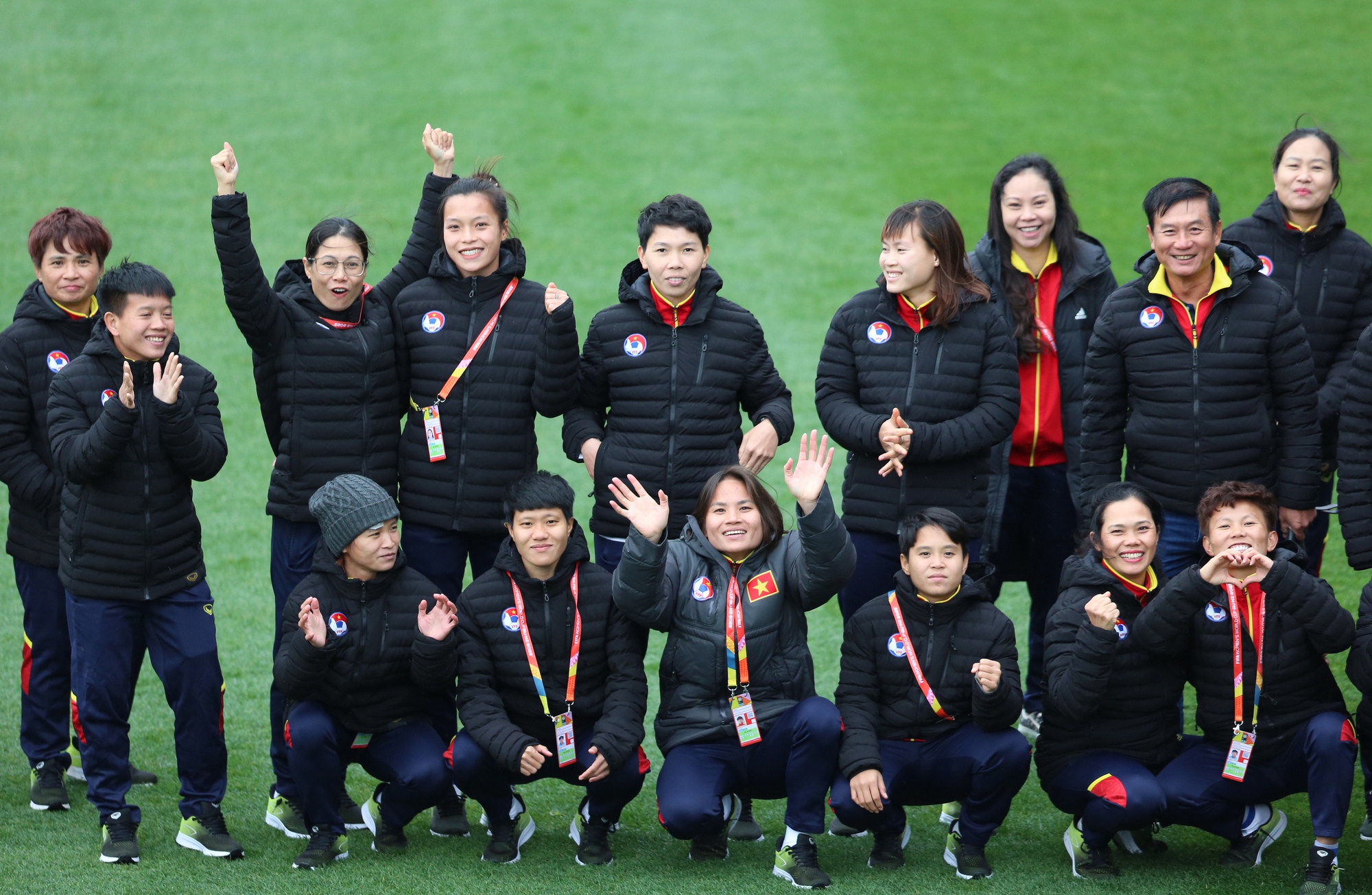Đội tuyển nữ Việt Nam tham quan sân đá trận ra quân World Cup 2023  - Ảnh 2.