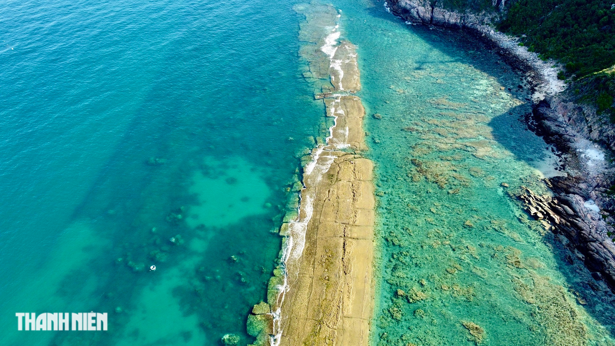 Tường thành cổ bí ẩn dưới đáy biển Nhơn Hải - Ảnh 6.