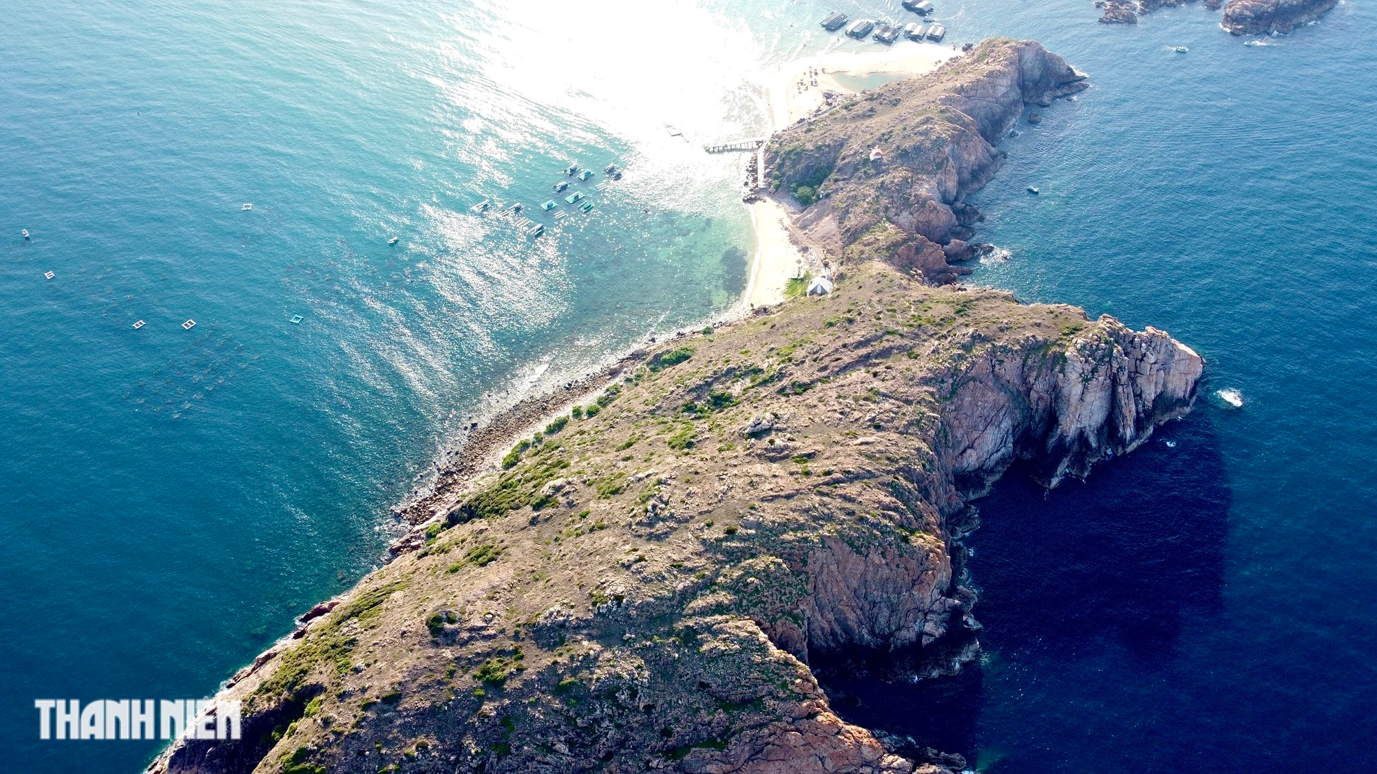 Hình dáng kỳ lạ của hòn đảo ở giữa biển Quy Nhơn - Ảnh 2.
