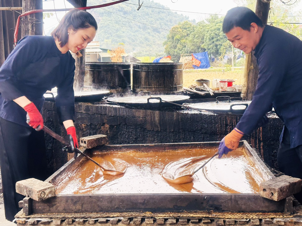 Tiến sĩ Bùi Thị Bích Lan: “Tôi bị không gian văn hóa vùng cao mê hoặc” - Ảnh 8.