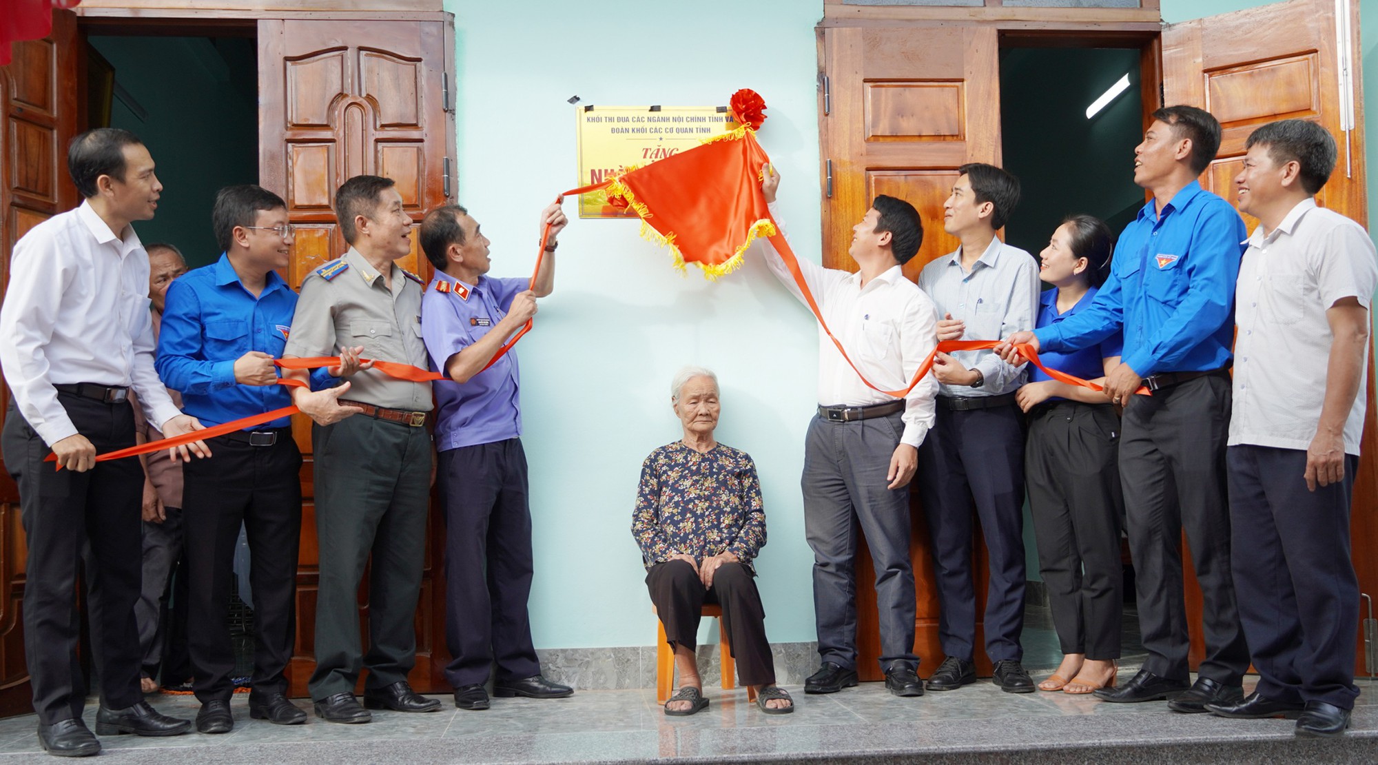 Tuổi trẻ Quảng Bình trao tặng nhà tình nghĩa cho cựu thanh niên xung phong - Ảnh 1.