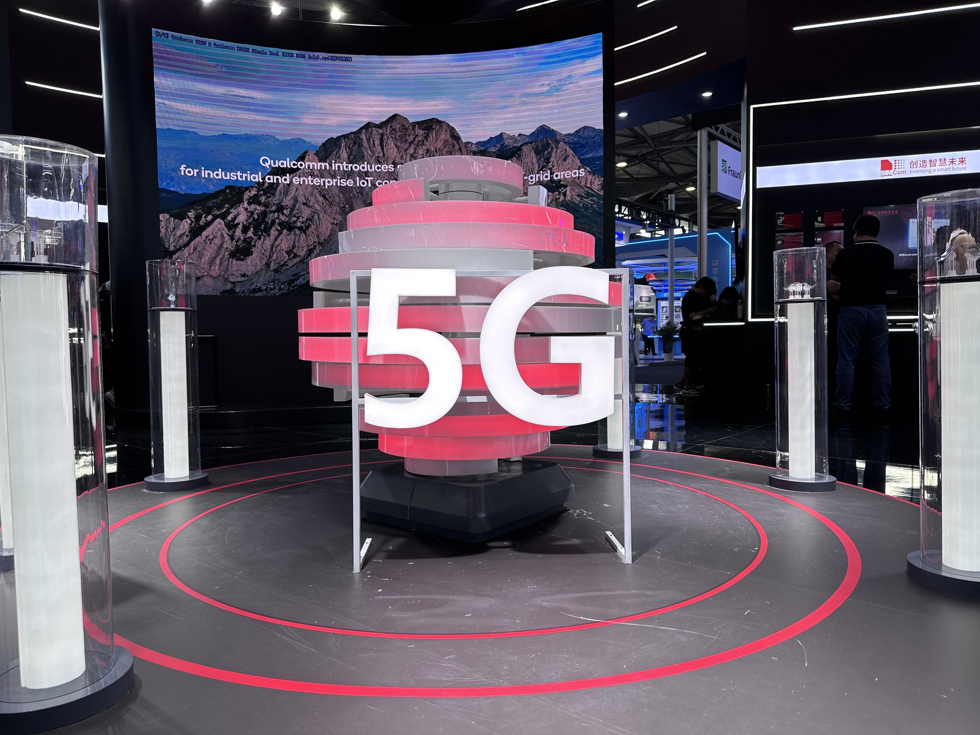 Loay hoay thương mại hoá 5G ở Việt Nam - Ảnh 1. Loay hoay thương mại hoá 5G ở Việt Nam - Ảnh 1.